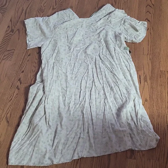 Lot Of 4 Medline Patient medical gowns 3/4 sleeve Shoulder snaps tie back blend - Picture 2 of 5